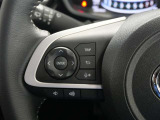 ステアリングスイッチ付き。前方から目を離すことなく操作することが可能です