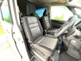運転席シート廻りは使用感も少なく、良好な状態となっています。丁寧に使われていたことがよくわかりますね。