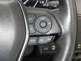 【レーダークルーズコントロール】(全車速追従機能付)付きです。車速に応じて追従支援してくれるので、ロングドライブも快適です。詳細は販売店スタッフまでおたずねください。