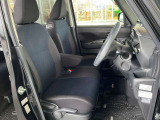 運転のしやすさや、乗り降りにも配慮した運転席