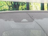 【トヨタセーフティセンス】走行中に前方の車両等を認識し、衝突しそうな時は警報とブレーキで衝突回避と被害軽減をアシスト。より安全にドライブをお楽しみいただけます。