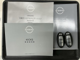 スマートキーは鍵をバッグに入れたままでもドアロックの開閉やエンジンのON・OFFができます。夜間や雨の日も鍵を探さなくて良いので便利です。