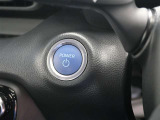 スマートキーをカバンやポケットに携帯するだけでドアやテールゲートを施錠・開錠でき、エンジンも掛けられます。
