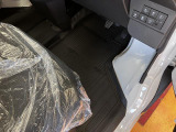 足元広々