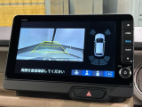 リバースギアに入れるだけで後方の表示へ切り替わります。夜間や雨の日の駐車も楽になりますよ。