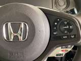 ハンドルにHondaセンシング系のクルーズコントロールやレーンキープアシストなどのスイッチが装備されています。ハンドルから手を離さず安全に操作できます。