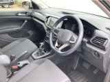 シンプルなデザインながら機能的なインテリアは、欧州車らしさを感じさせてくれるポイントです。