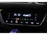 運転席と助手席の温度設定の変更が可能な左右独立タイプのデュアルエアコンです♪♪♪暑がりな人・寒がりな人も誰もが車内を快適にお過ごしいただけます♪♪♪