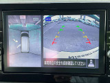 上から見下ろしているような視点で周囲が確認できるアラウンドビューモニターです。上から見下らしているような映像によって縦列駐車もラクラク、駐車が苦手な人の強い味方です!