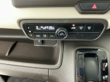 オートマチックシフトレバーは、手になじみ操作しやすい形状で安全運転にもつながります♪