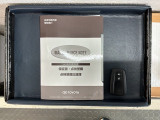 スマートキーは鍵をバッグに入れたままでもドアロックの開閉やエンジンのON・OFFができます。夜間や雨の日も鍵を探さなくて良いので便利です。