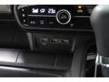 スマートフォンなどの音楽再生が可能なUSB接続ジャック装備車両です♪♪♪