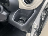 運転席・助手席両端に、それぞれ専用ドリンクホルダー。近くて便利