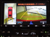 車両を上から見たような映像を映し出すパノラミックビューモニター付きです。