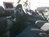 運転しやすい運転席回りにオシャレな内装になっています!長いドライブも安心で楽しさも倍増!!