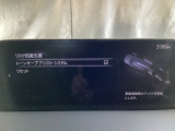 ハンドル操作をアシストすることにより車線からの逸脱回避を支援します。