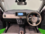 ひとつひとつのパーツを大きく、すっきりシンプルに!見易い計器類と運転し易いドライビングポジションは、視角も少なく、スクェアなボディで前方&左右の見切りが良く運転し易いクルマです