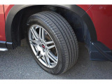タイヤサイズは225/55R18です