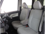 長時間の運転も疲れにくいフロントシート!体をしっかり支えてくれて運転がしやすい形状です!