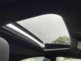 【サンルーフ】解放感溢れるサンルーフ!!車内には爽やかな風や太陽の穏やかな光が差し込みます♪