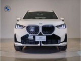 BMW代表的な特徴のキドニーグリル。BMWのすべてのモデルに採用され、BMWらしさを強調しております。