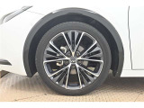 純正なので車に似合うデザインになっていますね。スタッドレスタイヤもご相談下さい。