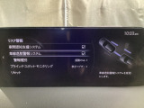 車線逸脱警報システムは、走行中にカメラで車線を検知して、自車が車線から逸脱する可能性があると判断した場合に、警報によりドライバーに通知します。