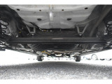 車両後方からの下回りです。マフラー防錆塗装や下回り防錆施工等も可能でございます。