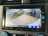 【バックカメラ】駐車時に後方がリアルタイム映像で確認できます。大型商業施設や立体駐車場での駐車時や、夜間のバック時に大活躍!運転スキルに関わらず、今や必須となった装備のひとつです!