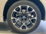 BMWの純正アロイホイールは軽量かつ強度にも優れているホイールで走行性能を引き上げる設計になっております。足元にもBMWは妥協がなくこだわっている個所になります。