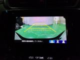 バックカメラの画像です。ガイドラインがスムースな車庫入れをサポートいたします。車庫入れの安心感がアップしますね。