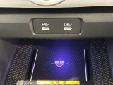 ワイヤレス充電器です!置くだけ充電が可能です♪対応したスマートフォンであれば、基本的に充電は可能です!