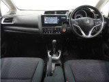 ◆視界広々で非常に運転しやすくロングドライブでも疲れを感じさせないすっきりとまとまったインパネ周りです。