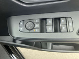 パワーウインドウ(フロントドア、スライドドア)(運転席・助手席・セカンド:ワンタッチ、キーオフ後作動、挟み込み防止機構付)