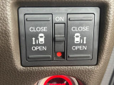 【両側パワースライドドア】スマートキーや運転席のスイッチで後席両側スライドドアの開閉が可能♪電動だから力を入れてドアを開ける必要が無く、小さなお子様でも簡単に開け閉めでき快適です♪