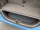 2段でも積める便利な荷室。備え付けのボードを使えば上下で積みわけができて便利です。