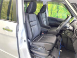 運転席シート廻りは使用感も少なく、良好な状態となっています。丁寧に使われていたことがよくわかりますね。後部座席も気になるようなキズ・汚れやへたり等、大きなダメージはなく、良好な状態です。
