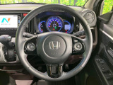 【純正革巻きステアリング】上質な革を使用することで、手にしっかり馴染みとても運転しやすいハンドルです♪