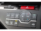 フルオートエアコンを装備。車内の温度設定だけでなくPM2.5にも対応した高性能集塵フィルターも装備しており車内はいつも快適空間♪