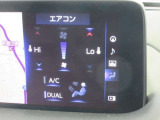 左右独立温度コントロールフルオートエアコンです。運転席、助手席それぞれで独立して温度設定ができます。冷え性の方が乗っても安心ですね♪