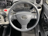 インテリアに合わせたデザインのステアリングは、運転される方のことも考え、運転しやすい形状、大きさです。是非一度、実際に触ってお確かめください。