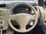 インテリアに合わせたデザインのステアリングは、運転される方のことも考え、運転しやすい形状、大きさです。是非一度、実際に触ってお確かめください。