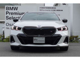 BMWの代名詞の【キドニーグリル】グリルが腎臓のように見えるので【キドニー】と呼ばれるようになりました。一目見ただけでBMWであると認識できる確固たるアイコンとして存在感を放ちます。