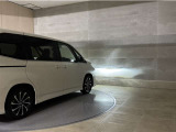 LEDヘッドランプです。十分な明るさを保ちつつも消費電力が少なく、バルブ寿命も長いのが特徴です。瞬時にMAXの光量を発揮するのもLEDならではです。