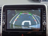 【バックカメラ装備】 リヤカメラにより後方の確認が出来ます。見通しが悪い夜の駐車場での車庫入れには、心強い味方となります。