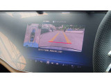 【360度カメラシステム】リバースと連動し、車両後方の映像をディスプレィに表示歪みの少ないカメラにより鮮明な画像で後退の運転操作をサポートします。