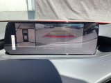 狭い場所での駐車やすれ違いなどでより的確な運転操作に役立つ360&deg;ビューモニターが装備されています。