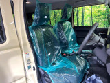 運転席まわりには十分なスペースがあり、大柄な方でもゆったり運転していただける環境です。