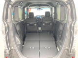 普段のお買い物や通勤、送迎等に十分な荷室スペースを確保しております。セカンドシートを倒すと、大きな荷物の積載も可能です♪