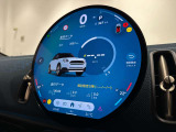 デジタルメーターパネル・速度表示が大きく見やすデジタルメーターです。ナビと連動して簡易的な案内を表示することもできます。